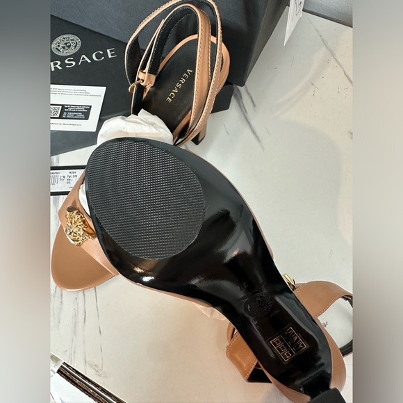 Versace Pumps - Picture 7 of 9